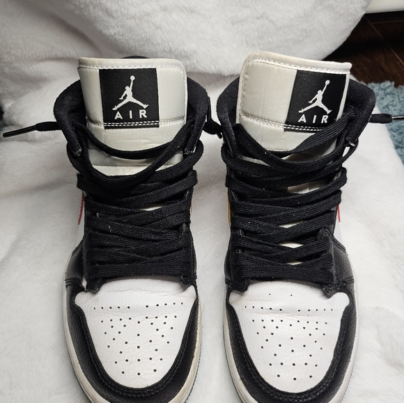 WMNS Nike Air Jordan 1 Mid “Alternate Swoosh” - Picture 2 of 5